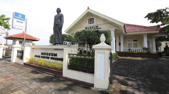 BRI, Dari Warisan Perintis Raden Bei Aria Wirjaatmadja Sampai Holding Ultra Mikro