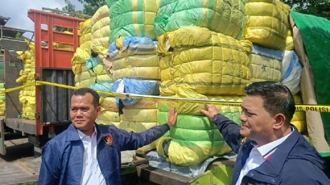 Terbongkar! Bisnis Pakaian Bekas Ilegal Rp669 M di Bali Libatkan Warga Korsel, Ada Bakteri Bahaya