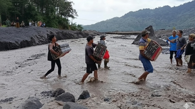 Banjir Lahar Gunung Semeru Rusak Puluhan Rumah di Lumajang, Warga Diminta Mengungsi