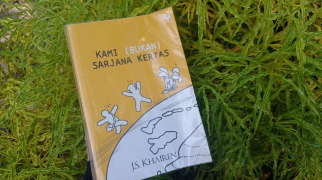 Kami (Bukan) Sarjana Kertas: Satir Pendidikan dan Perjuangan Anak Muda