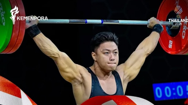 Rahmat Erwin Abdullah Raih Medali Emas Angkat Besi SEA Games 2025