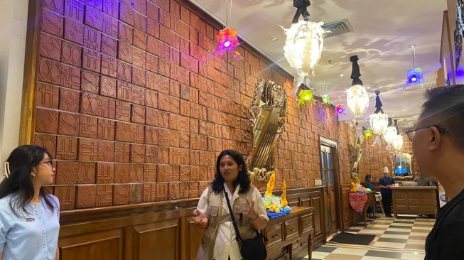 Instalasi karya kolaborasi The 101 Yogyakarta Tugu dengan TacTic Plastic (Dok. Dita)