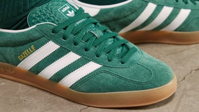 5 Rekomendasi Sepatu Lokal Suede Mirip Adidas Gazelle, Gaya Klasik buat Daily Outfit