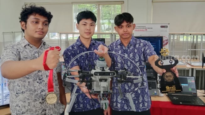 Inovasi Penanganan Bencana di Indonesia, Tiga Pelajar SMA Memperkenalkan Drone Rajawali