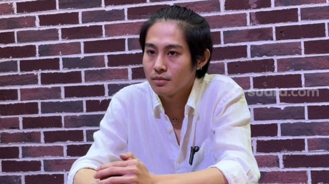 DJ Panda dalam konferensi pers di kawasan Setiabudi, Jakarta Selatan pada Selasa, 16 Desember 2025. [Suara.com/Tiara Rosana]