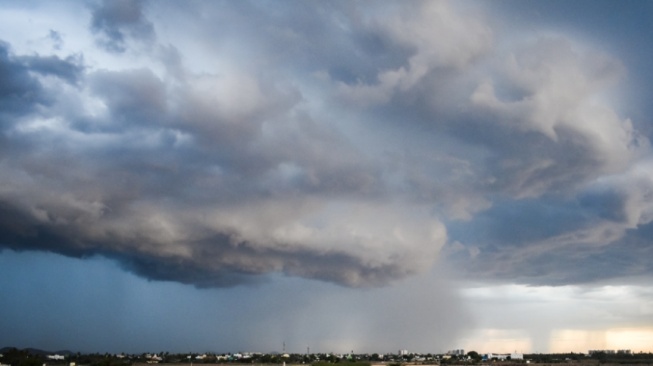 Dua Bibit Siklon Dekati Indonesia, Cek Daftar Daerah Berpotensi Terdampak