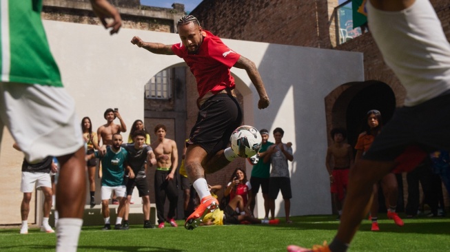 Gaya Bermain Neymar Jr Jadi Inspirasi Sepatu Bola Generasi Baru