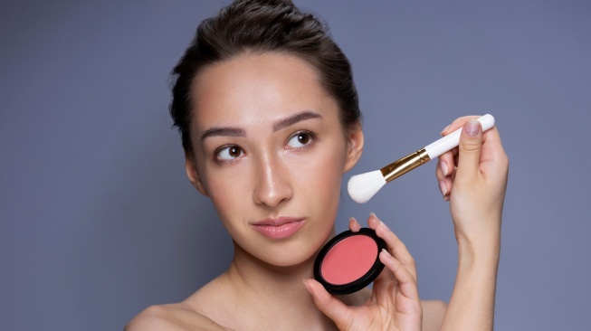 5 Rekomendasi Bedak Padat Terbaik untuk Kulit Kuning Langsat