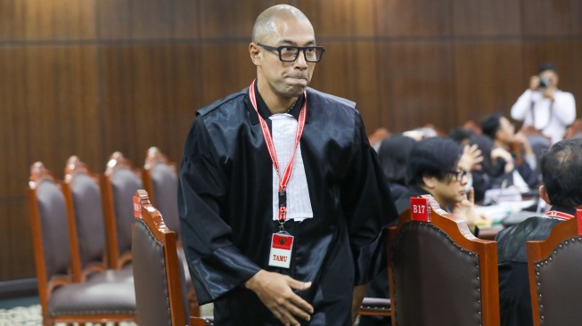 Musisi Armand Maulana saat mengikuti sidang putusan perkara uji materi Undang-Undang Nomor 28 Tahun 2014 tentang Hak Cipta di Mahkamah Konstitusi, Jakarta, Rabu (17/12/2025). [Suara.com/Alfian Winanto]
