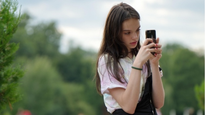 Remaja, Keranjang Oranye, dan Ilusi Bahagia Bernama Checkout