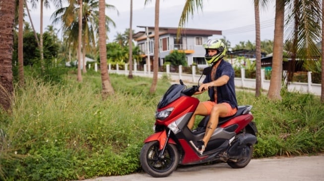 5 Motor Matic dengan Suspensi Paling Awet dan 'Ground Clearance' Tinggi, Aman Libas Jalan Berlubang