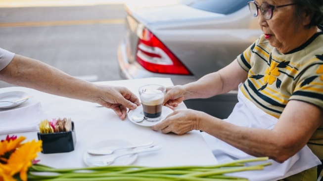 Konsumsi Kopi Berlebih Bisa Berdampak pada Kesehatan Tulang Lansia