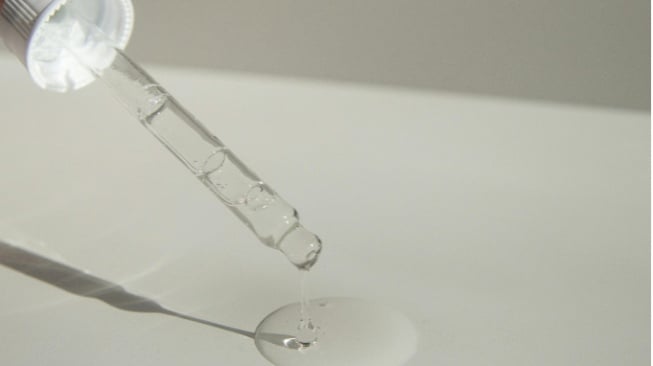 Memahami Bedanya Kering vs Dehidrasi: Begini Cara Efektif Melembabkan Kulit