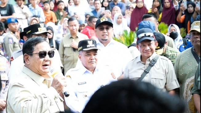 Mendagri Tito Dampingi Presiden Tinjau Sejumlah Titik Wilayah Terdampak Bencana di Sumbar