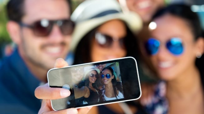 4 HP Android Kamera Boba 3 Mirip iPhone 15 Pro yang Turun Harga di Akhir 2025