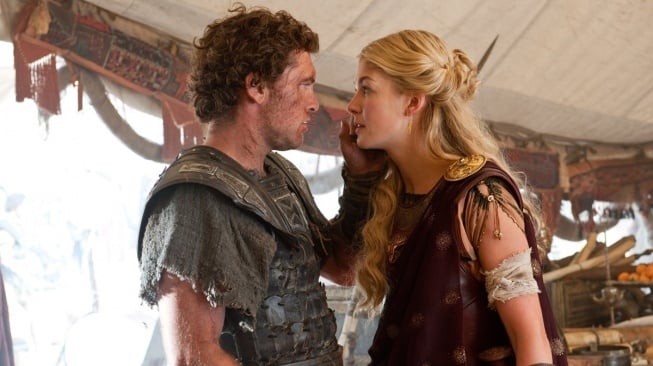 Film Wrath of the Titans yang dibintangi Sam Worthington, Liam Neeson, Ralph Fiennes, dan Rosamund Pike akan tayang pada Kamis (18/12/2025) mala ini pukul 21.00 WIB. [YouTube]