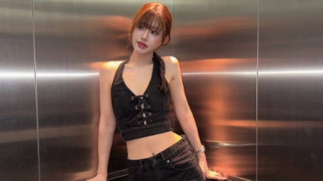 Gaya Santai Tapi Modis, Ini 6 Inspirasi Lazy Outfit ala Faye Pornpawee