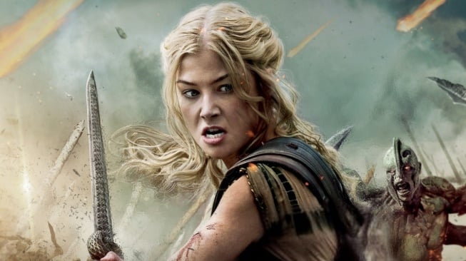 Film Wrath of the Titans yang dibintangi Sam Worthington, Liam Neeson, Ralph Fiennes, dan Rosamund Pike akan tayang pada Kamis (18/12/2025) mala ini pukul 21.00 WIB. [YouTube]