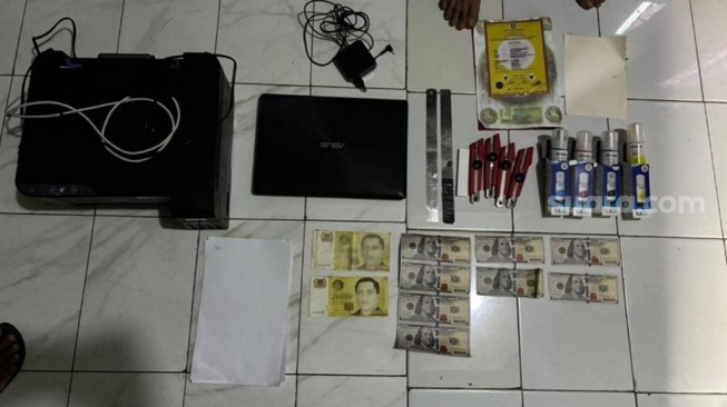 Polda Metro Jaya Ungkap Jaringan Uang Palsu USD dan SGD, Ribuan Lembar Disita