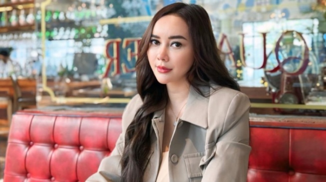 Isu Hubungan dengan Ridwan Kamil Merebak, Aura Kasih Singgung Ujian Hidup