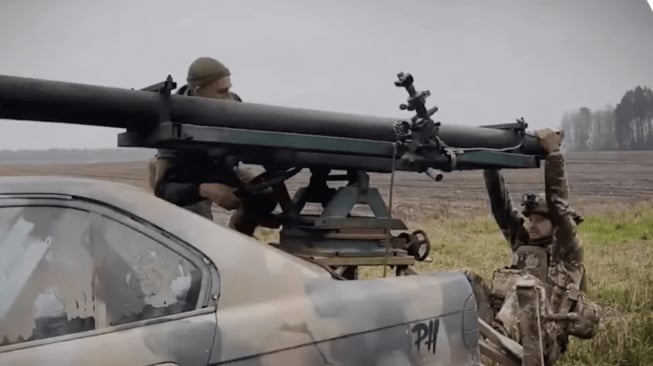 Sedan Mewah BMW E38 Jadi Senjata di Perang Ukraina-Rusia (Carscoops)