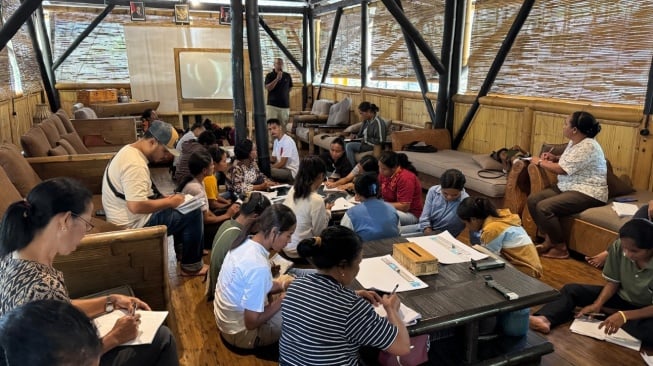 Pelatihan Kebun Mama Bambu: Ekologi, Gizi, dan Pemberdayaan Komunitas Desa digelar di Balai Desa Wogo, Kabupaten Ngada, Nusa Tenggara Timur pada 1 hingga 4 November 2025.(Dokumentasi Pribadi)