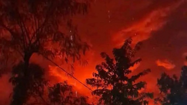 Langit Panimbang Berubah Merah Darah, Warga Pesisir Pandeglang Dilanda Kecemasan