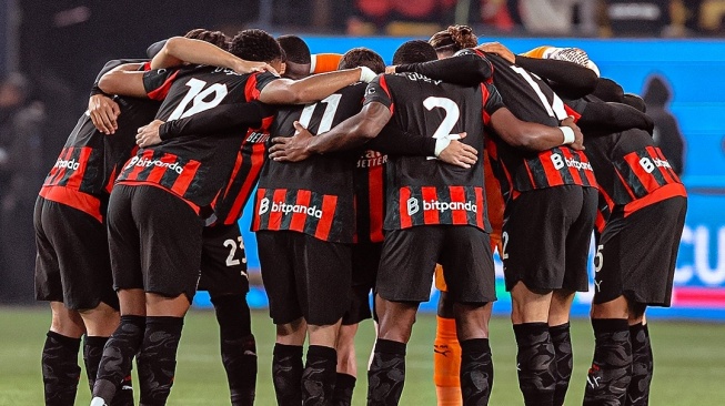 Allegri Akui Lini Belakang AC Milan  Rapuh Usai Dihajar Napoli, Butuh Jay Idzes?