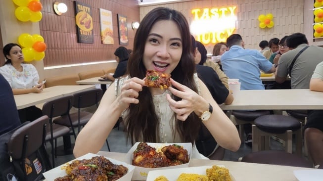 Wajib Coba! Bintang Ayam Goreng Korea BHC Chicken, yang Diburu Turis Kini Hadir di Jakarta (Suara.com/Dinda)