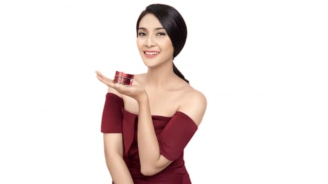 7 Moisturizer Terbaik untuk Flek Hitam Usia 60 Tahun ke Atas