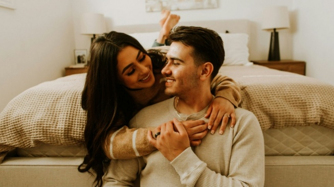 Jangan Cuma Rebahan, Coba 5 Kegiatan Ini Bersama Pasangan di Akhir Pekan