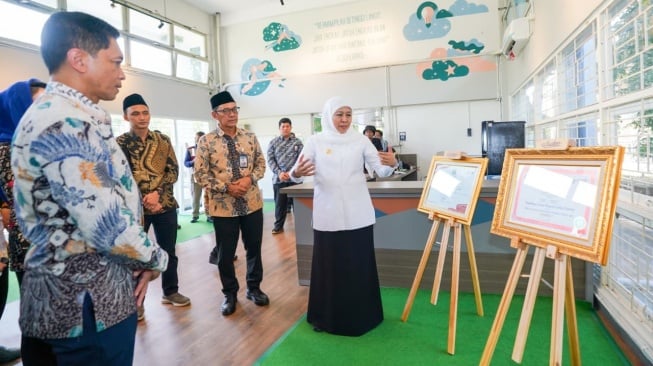OPOP Training Center akan berperan mendampingi pesantren dan pelaku usaha OPOP secara komprehensif, mulai dari desain produk, pemanfaatan Artificial Intelligence (AI), sertifikasi halal, hingga peningkatan kualitas manajemen usaha (Dok: Pemprov Jatim)
