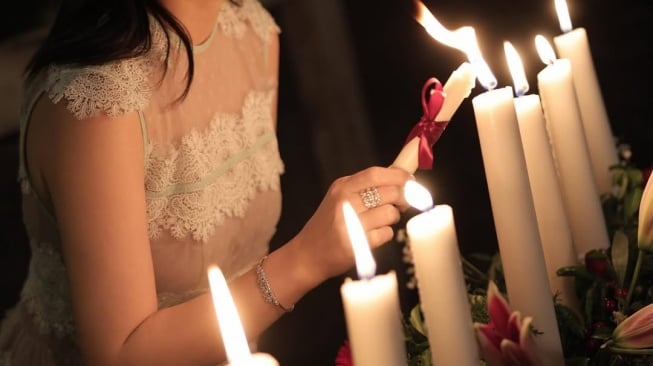 OOTD Shandy Aulia saat ibadah jelang Natal 2025 bersama keluarga (IG/@shandyaulia)