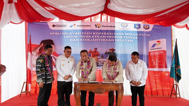 Menteri Koperasi secara resmi menyatakan dimulainya pembangunan SPBUN Nelayan yang dikelola Koperasi Desa Tukak Sadai (Dok: LPDB)