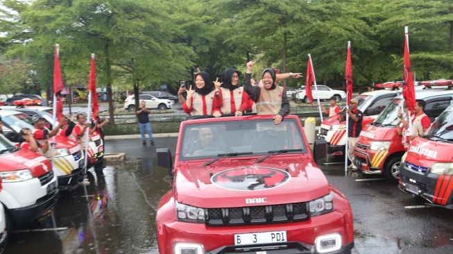 Risma Apresiasi Sopir Ambulans dan Relawan Bencana: Bekerja Tanpa Libur, Tanpa Pamrih