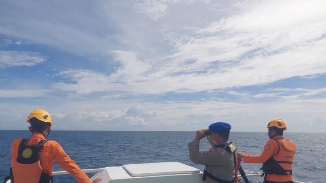 Nasib 8 ABK di Ujung Tanduk, Kapal Terbakar di Lampung, Tim SAR Sisir Lautan