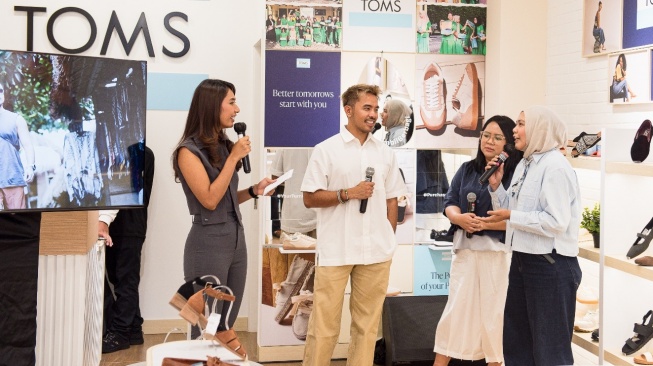 Gandeng Kreator Konten: Setiap Pembelian Sepatu Kini Donasi Rp50 Ribu untuk Buku Anak di Lombok