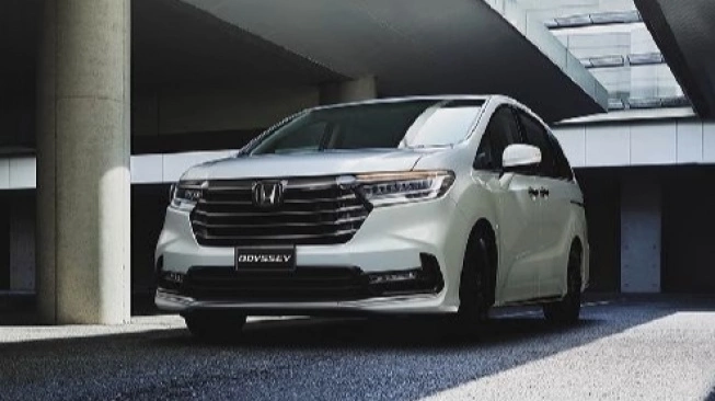 7 Tips Membersihkan Interior Mobil Agar Bebas Debu dan Bau