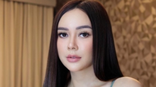 Siapa Sosok Inisial R Diduga Kekasih Baru Aura Kasih?