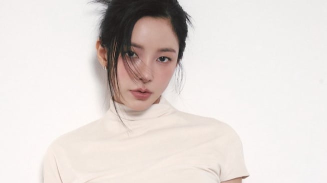 Dari Kasual ke Formal Look, 4 OOTD ala Shin Soo Hyun yang Versatile!