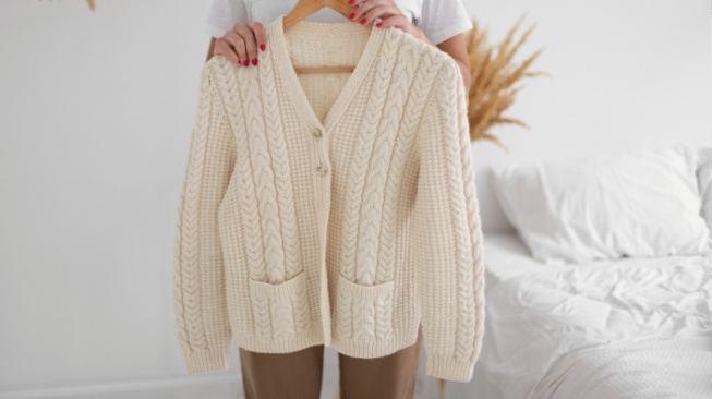 4 Rekomendasi Cardigan Stylish yang Cocok Dijadikan Kado Natal