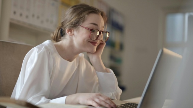 Langkah Mudah Menyambungkan Laptop ke Internet Lewat Ponsel, Simak Caranya