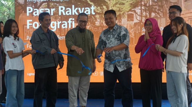Antam Dukung Pameran Pasar Rakyat Fotografi yang Diselenggarakan Undira Cibubur