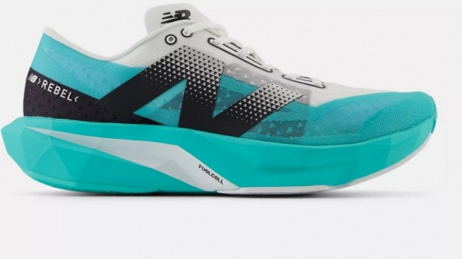 Sepatu New Balance untuk kaki lebar.