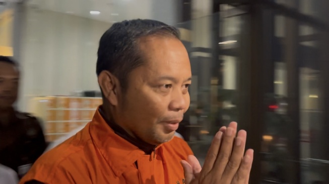 Sempat Kabur dan Nyaris Celakai Petugas KPK, Kasi Datun HSU Kini Pakai Rompi Oranye