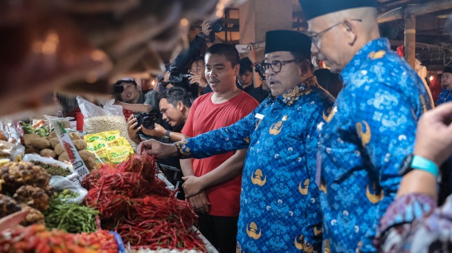 Beli Cabai dari Petani Aceh, Rano Karno Pastikan Ketersediaan Pangan Jakarta Aman hingga Januari