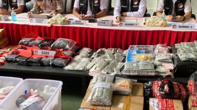 Polda Metro Gulung Jaringan Narkoba Jelang Tutup Tahun: 2054 Tersangka Diciduk, 387 Kg Barbuk Disita