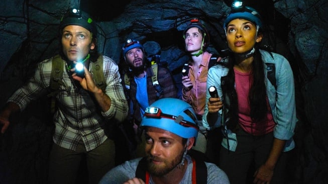 Black Water: Abyss akan tayang Senin (22/12/2025) malam ini pukul 23.00 WIB di Trans TV. [YouTube]