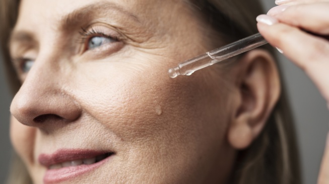 6 Macam Serum untuk Usia 50 Tahun, Bantu Atasi Tanda Penuaan