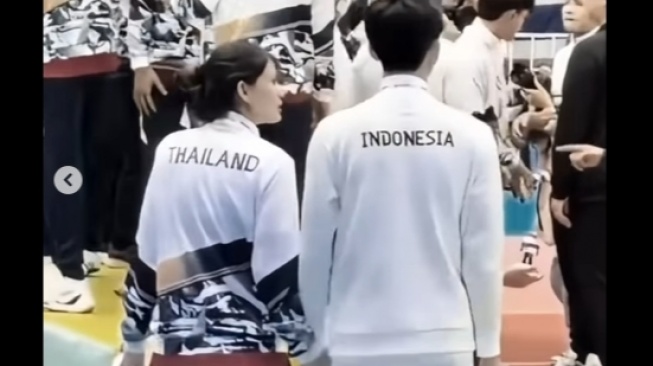 Viral Atlet Voli Putra Indonesia Mesra dengan Asisten Pelatih Thailand, Menang Kalah Tak Masalah!